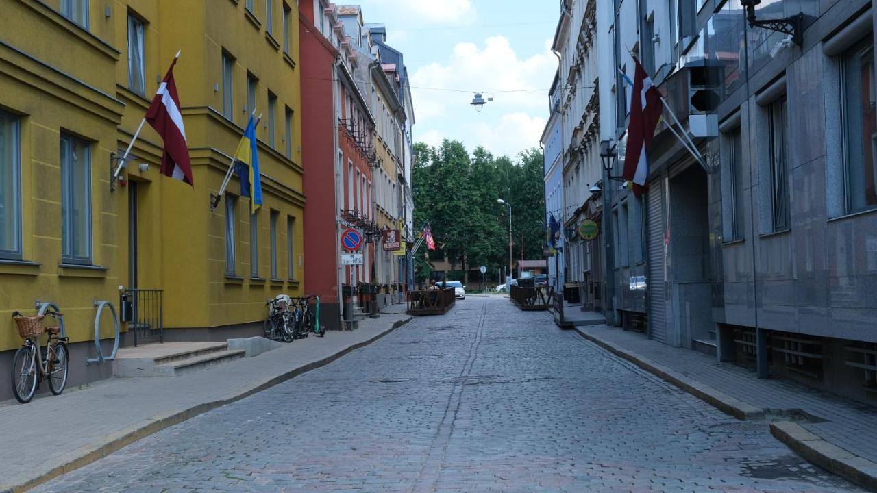Historic With Wooden Floors In The Hearth Of Old-town Huoneisto *